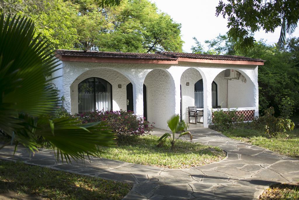 Diani Sea Lodge Диани-Бич Экстерьер фото
