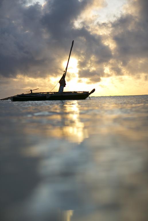 Diani Sea Lodge Диани-Бич Экстерьер фото