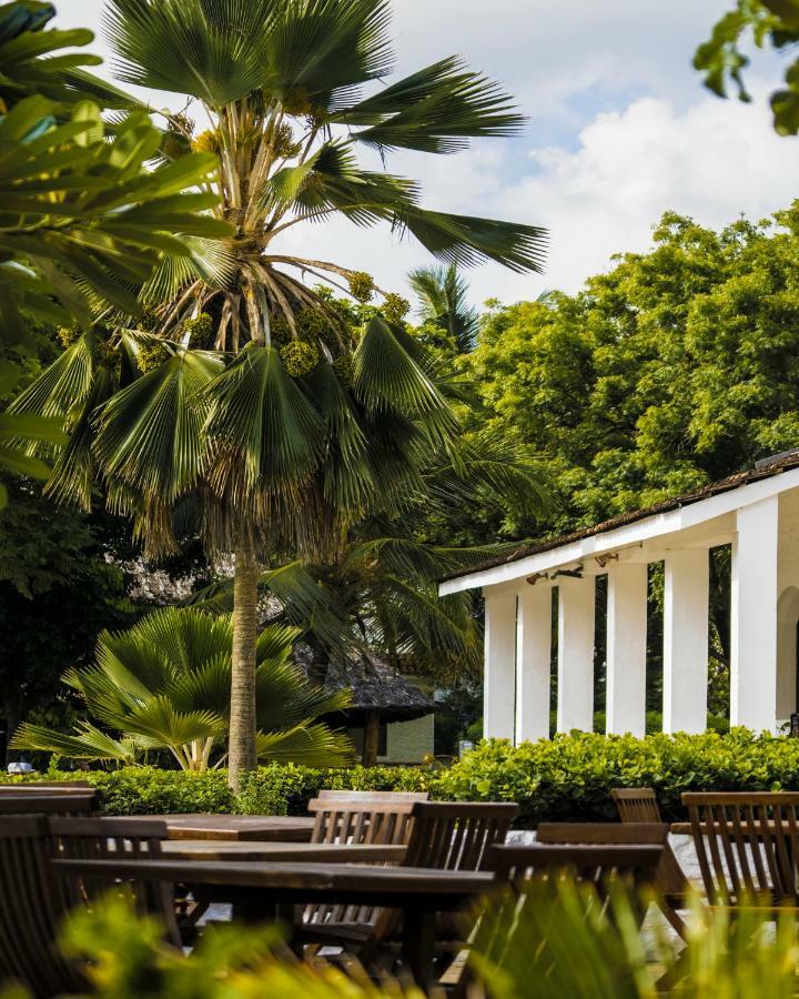 Diani Sea Lodge Диани-Бич Экстерьер фото