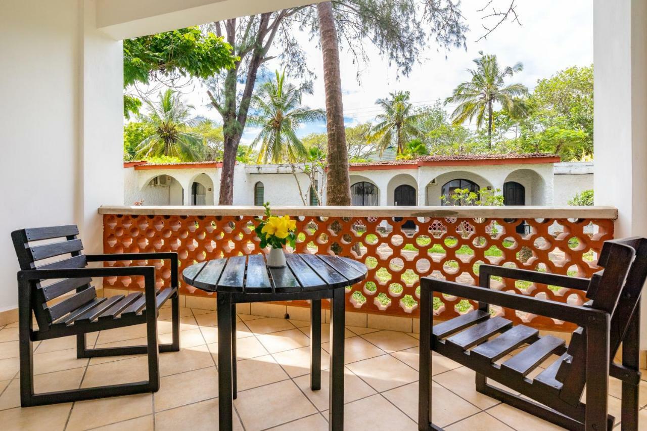 Diani Sea Lodge Диани-Бич Экстерьер фото
