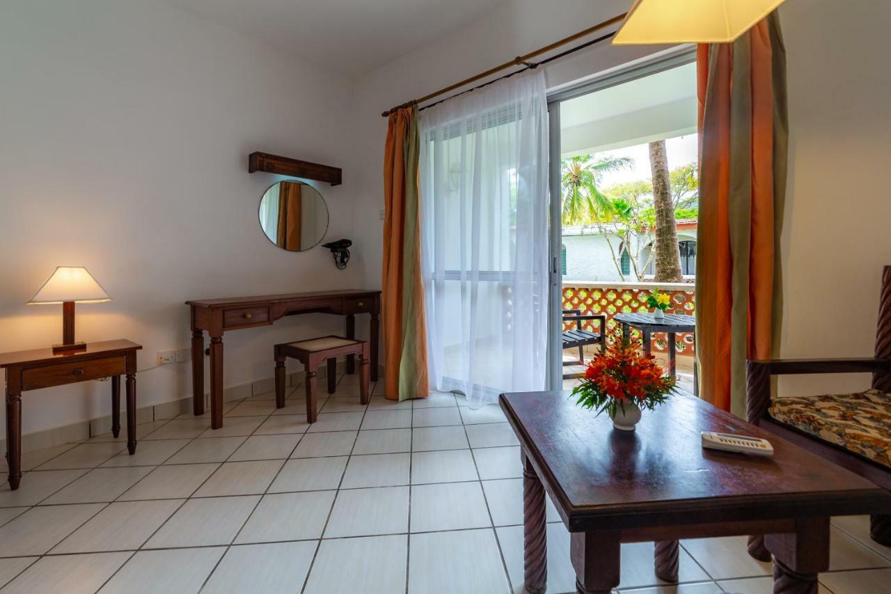 Diani Sea Lodge Диани-Бич Экстерьер фото