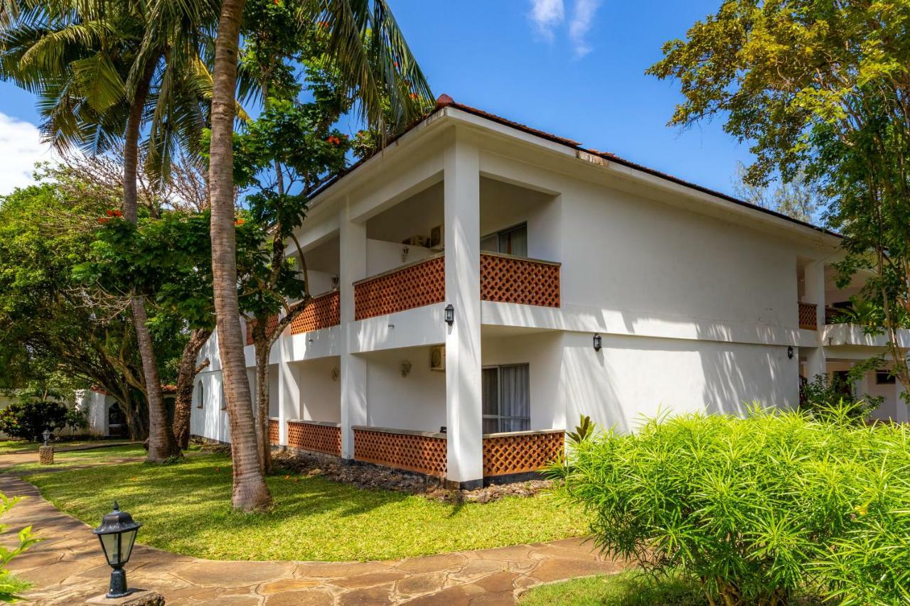 Diani Sea Lodge Диани-Бич Экстерьер фото